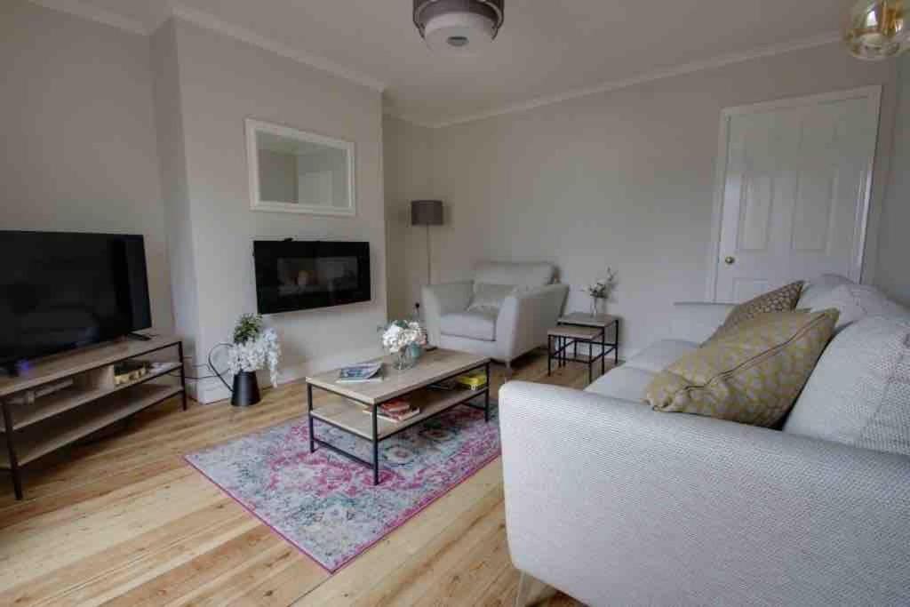 Bakewell- Super 2 Bed Apartment *